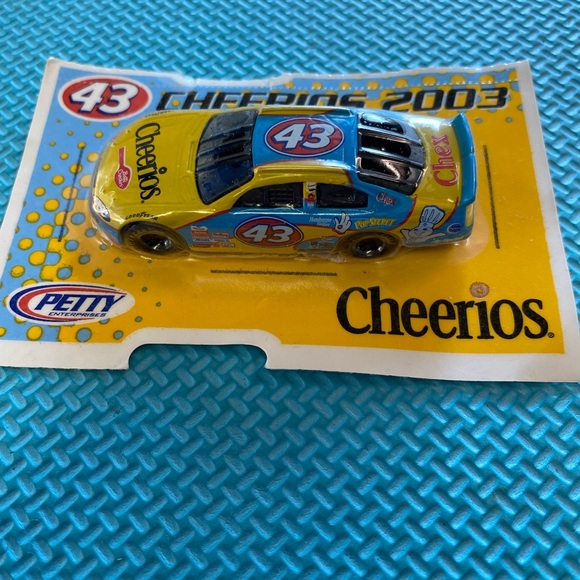 2003 Nascar Cheerios Racing Promo Car #43 Petty Enterprises - Picture 2 of 7